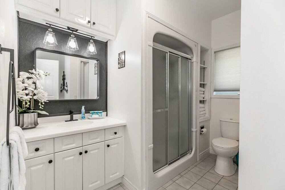 Photo of Bathroom in Armour
