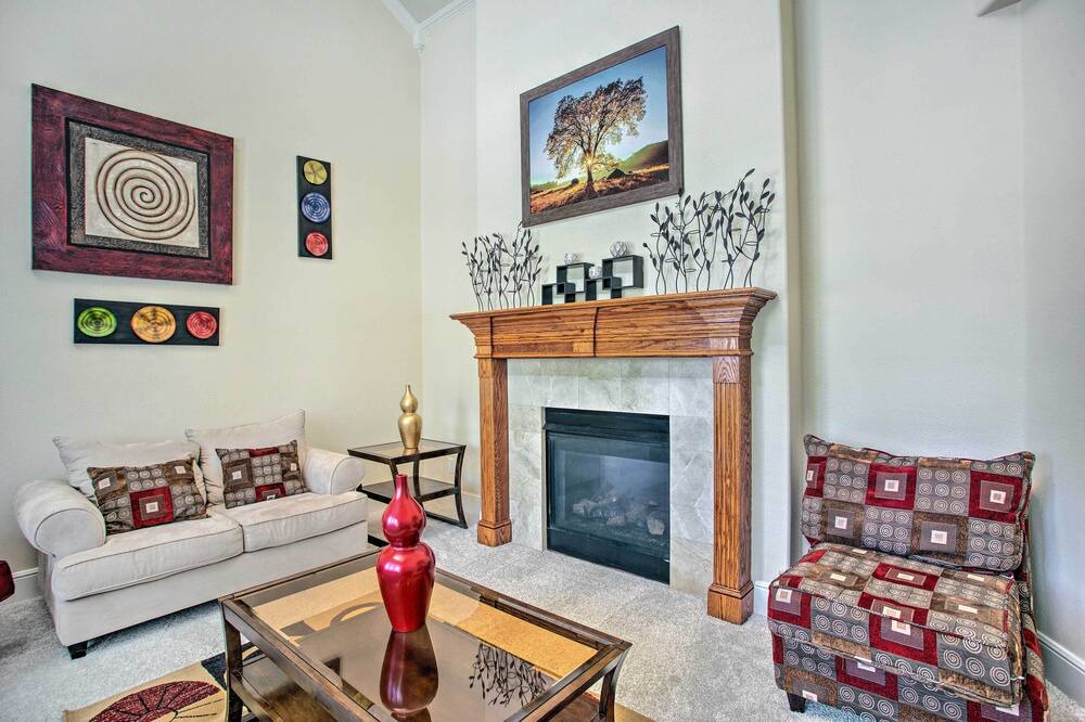 Photo of Livingroom in Murphy