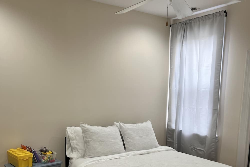 Photo of Bedroom in Budlong Woods