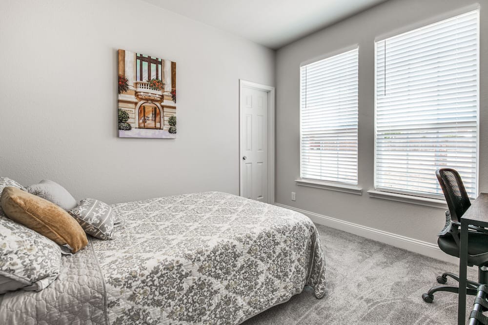 Photo of Bedroom in Lake Dallas