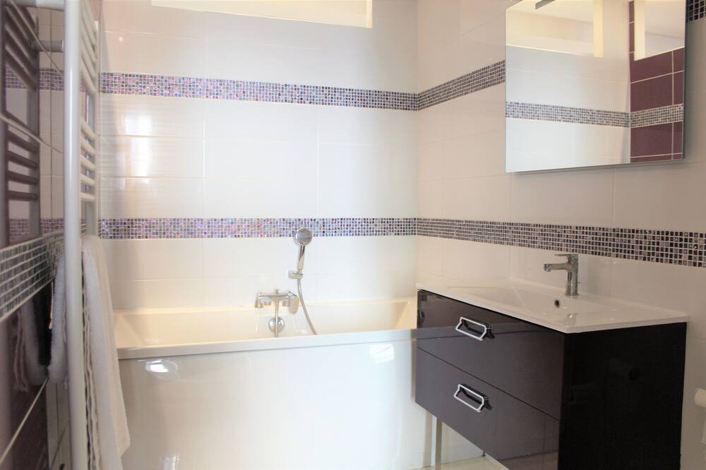 Photo of Bathroom in Fontenay-le-Comte