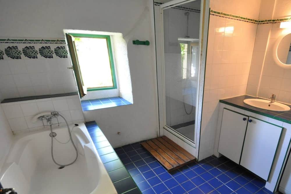 Photo of Bathroom in Flaugnac