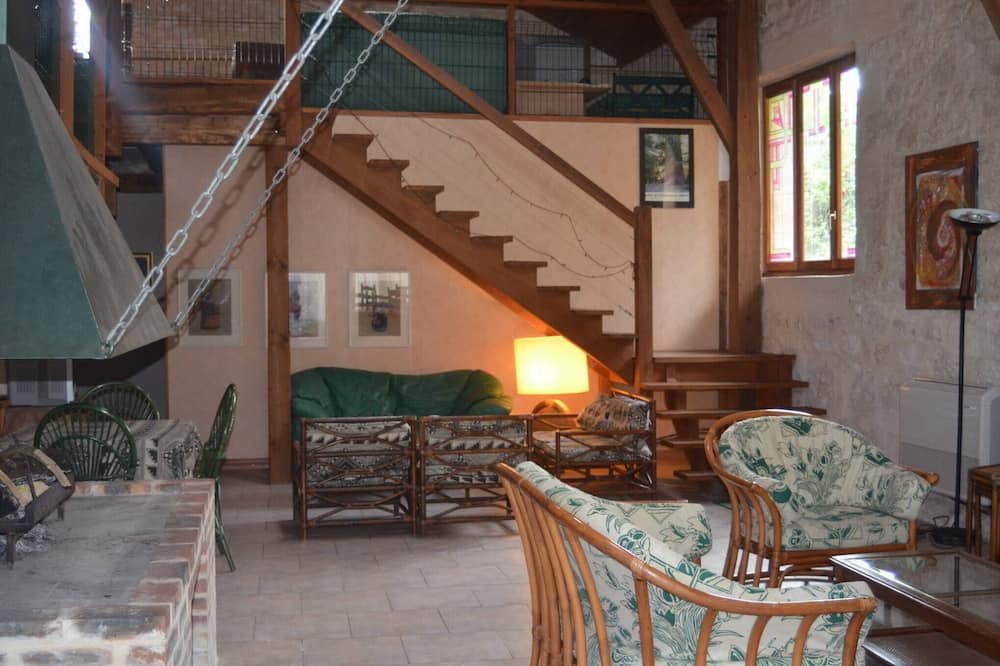 Photo of Livingroom in Flaugnac