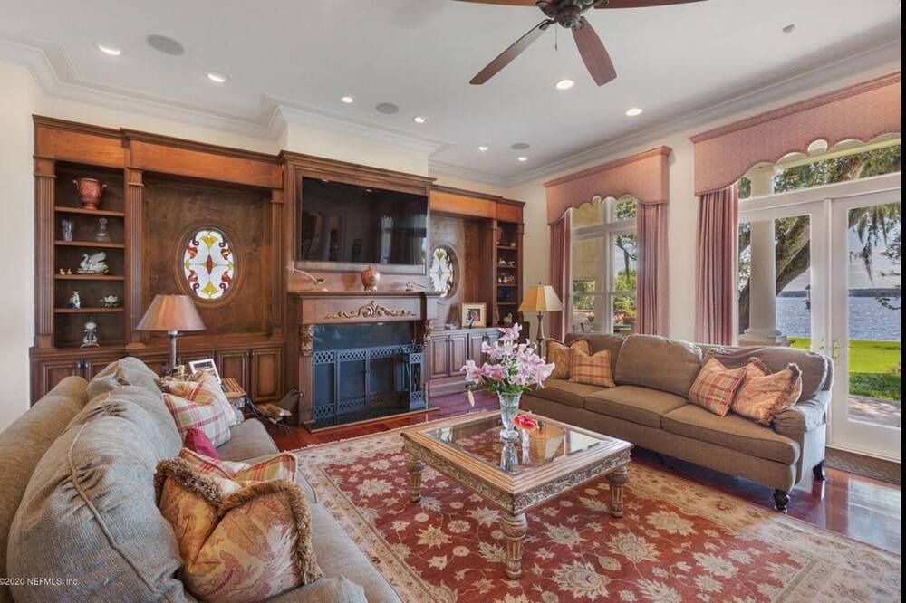 Photo of Livingroom in Orange Park