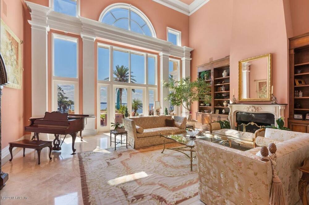 Photo of Livingroom in Orange Park