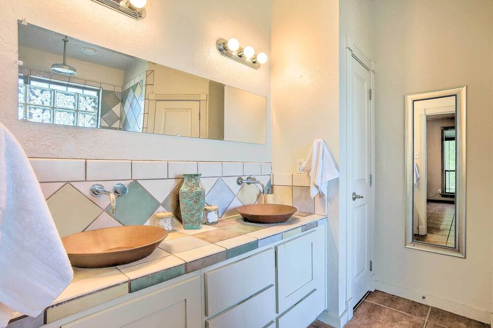 Photo of Bathroom in Franklin Estates