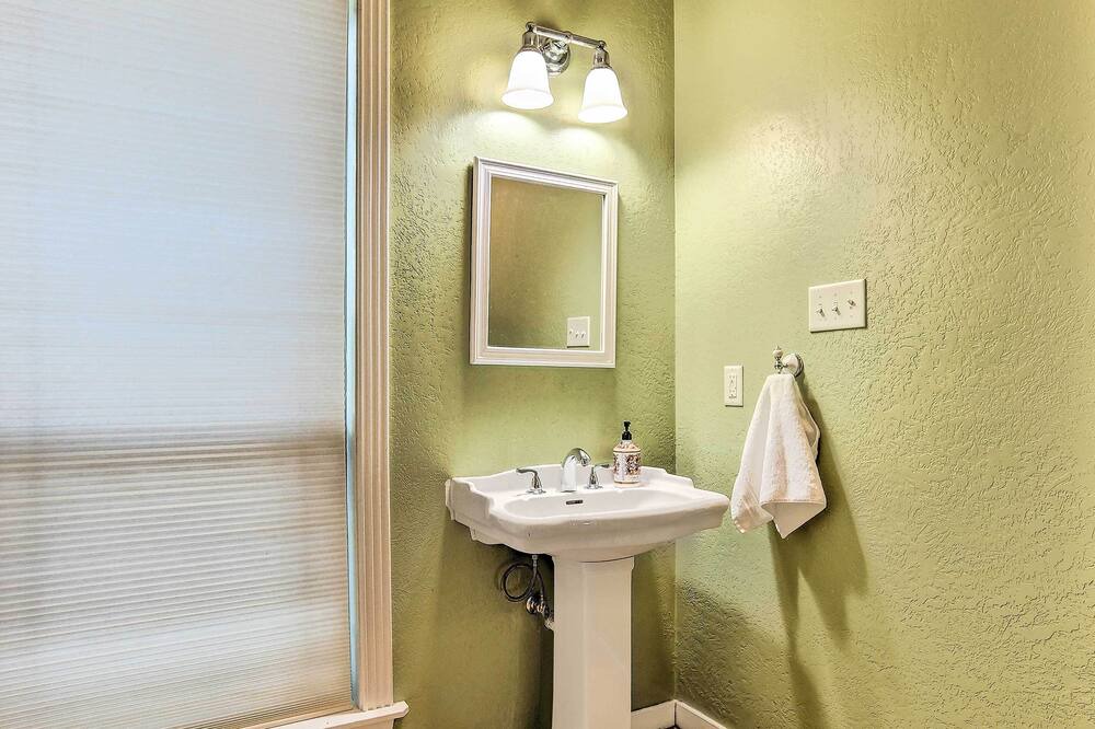 Photo of Bathroom in Franklin Estates