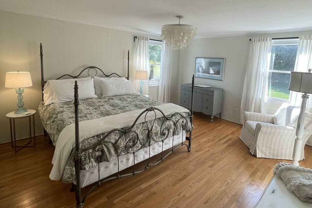 Photo of Bedroom in Weems