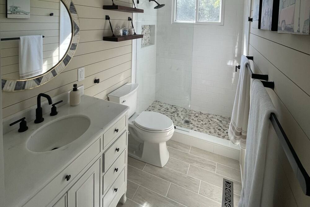 Photo of Bathroom in Weems