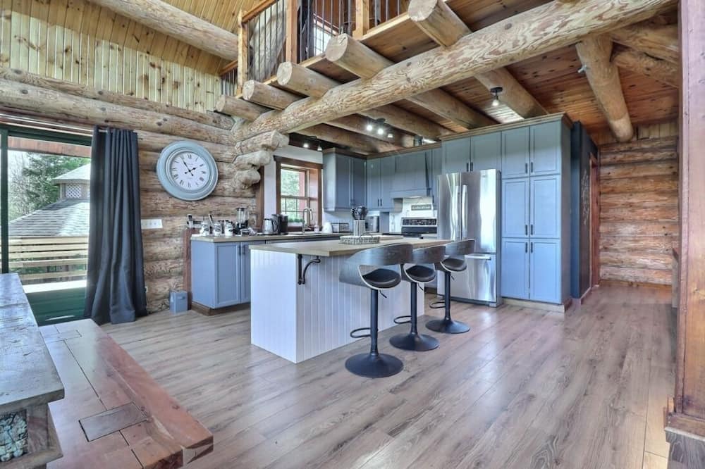 Photo of Kitchen in Saint-Hermenegilde