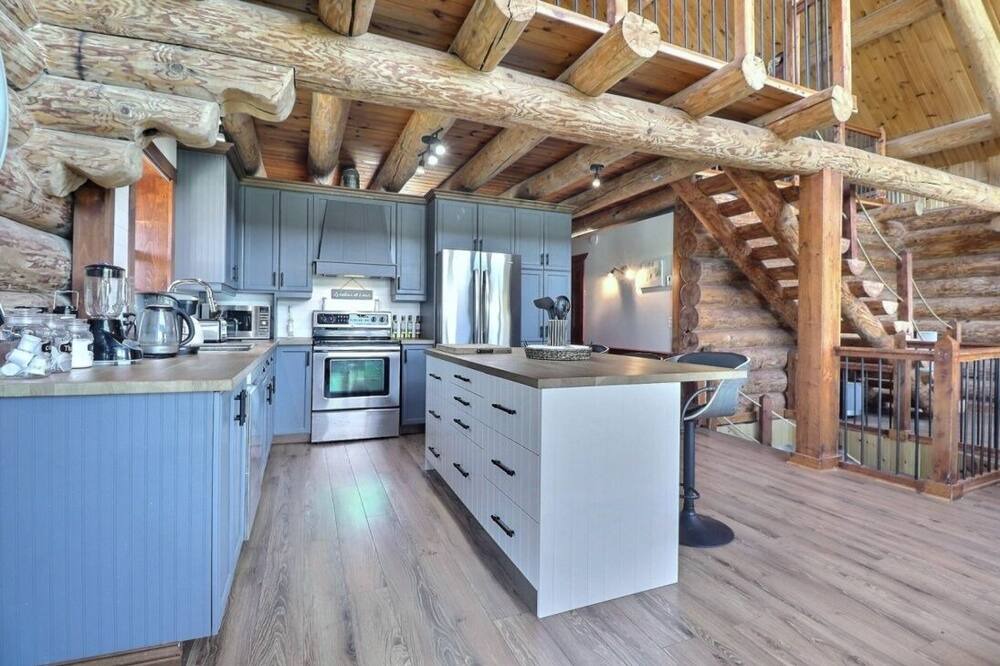 Photo of Kitchen in Saint-Hermenegilde