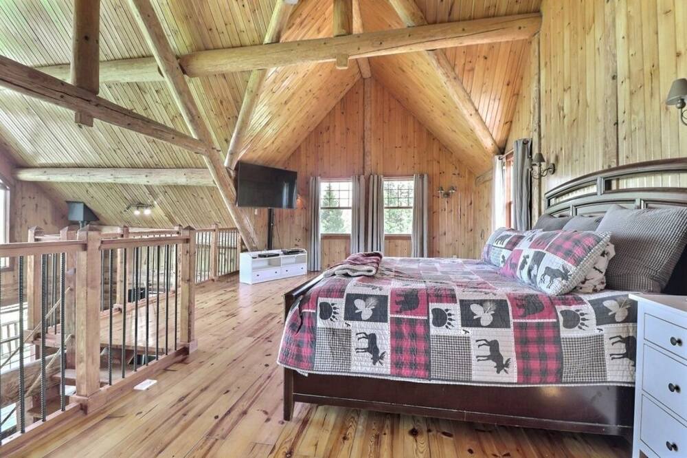 Photo of Bedroom in Saint-Hermenegilde