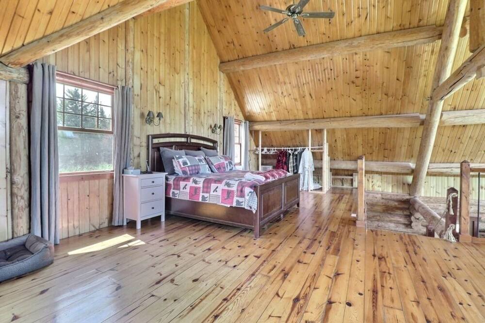 Photo of Bedroom in Saint-Hermenegilde