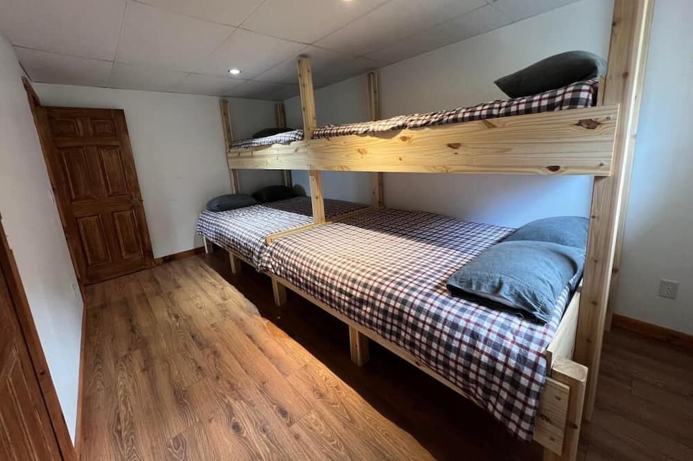 Photo of Bedroom in Saint-Hermenegilde