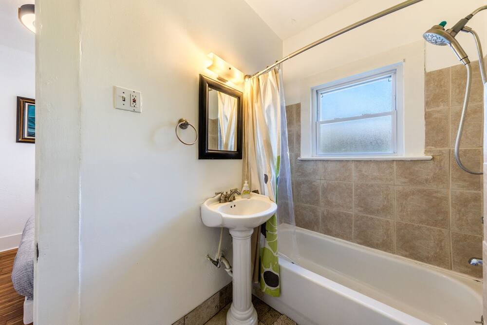 Photo of Bathroom in Govalle