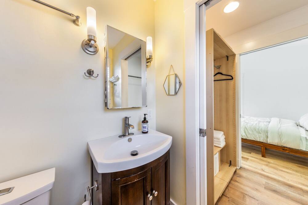 Photo of Bathroom in Govalle