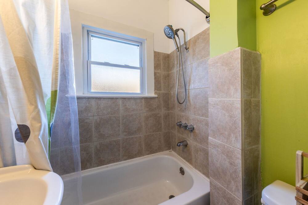 Photo of Bathroom in Govalle