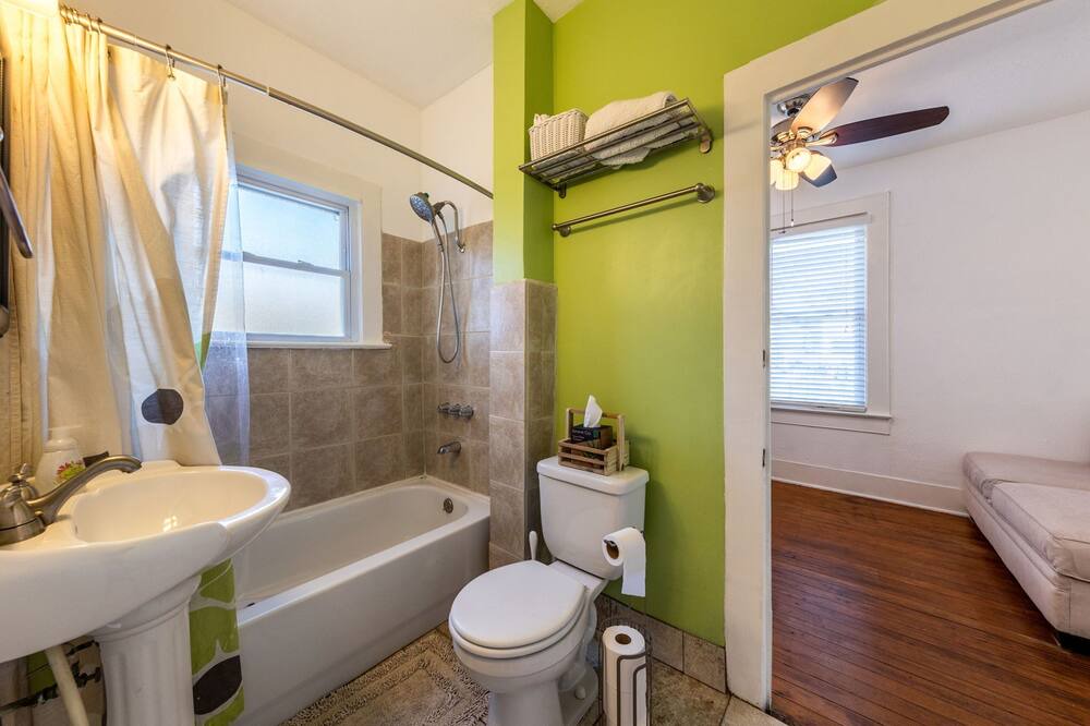 Photo of Bathroom in Govalle