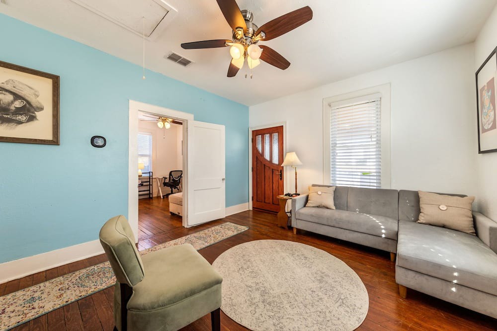 Photo of Bedroom in Govalle
