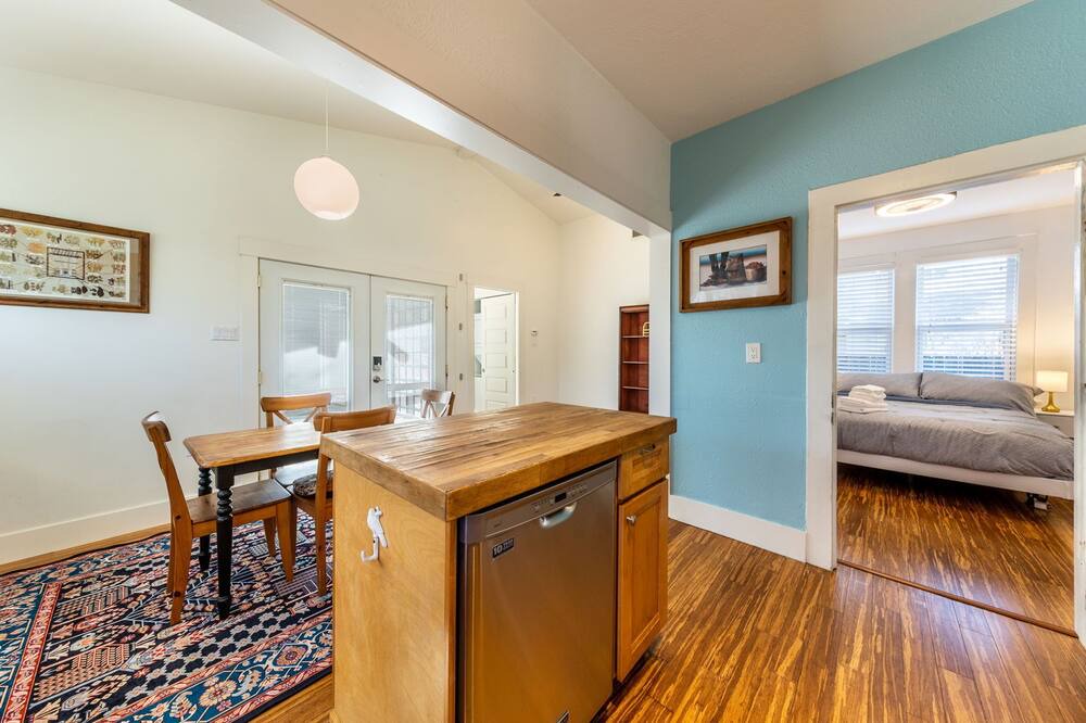 Photo of Bedroom in Govalle