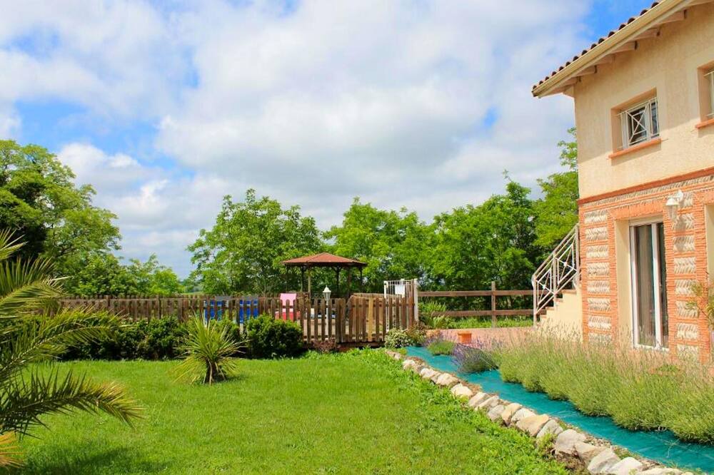 Photo of Outdoor in Latrape