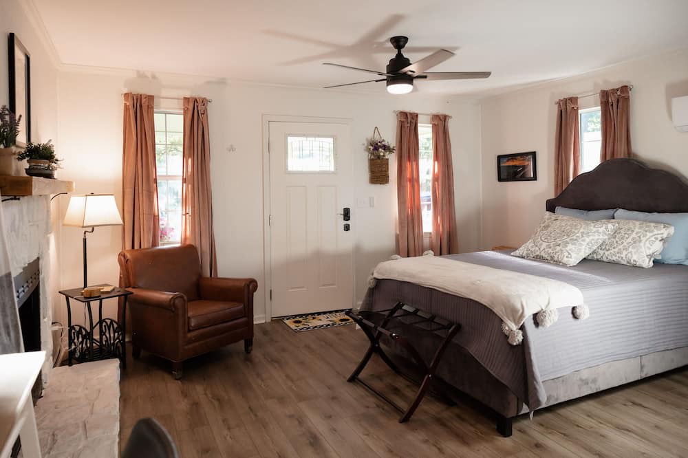 Photo of Bedroom in Benton