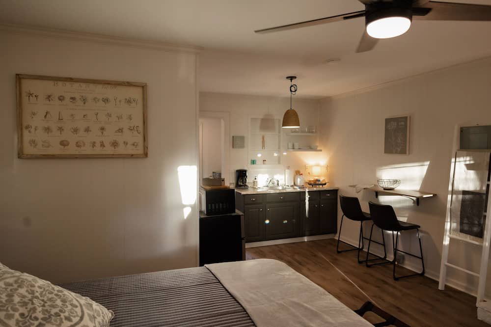 Photo of Bedroom in Benton