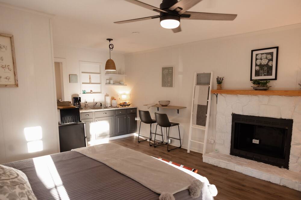 Photo of Bedroom in Benton