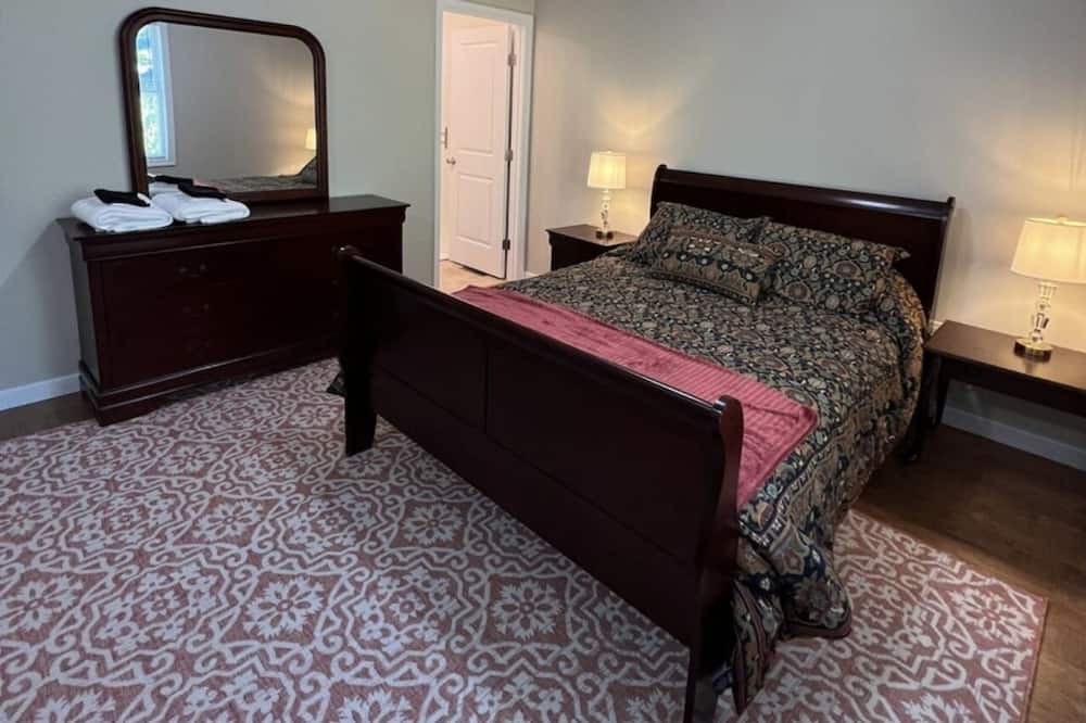 Photo of Bedroom in Farmville