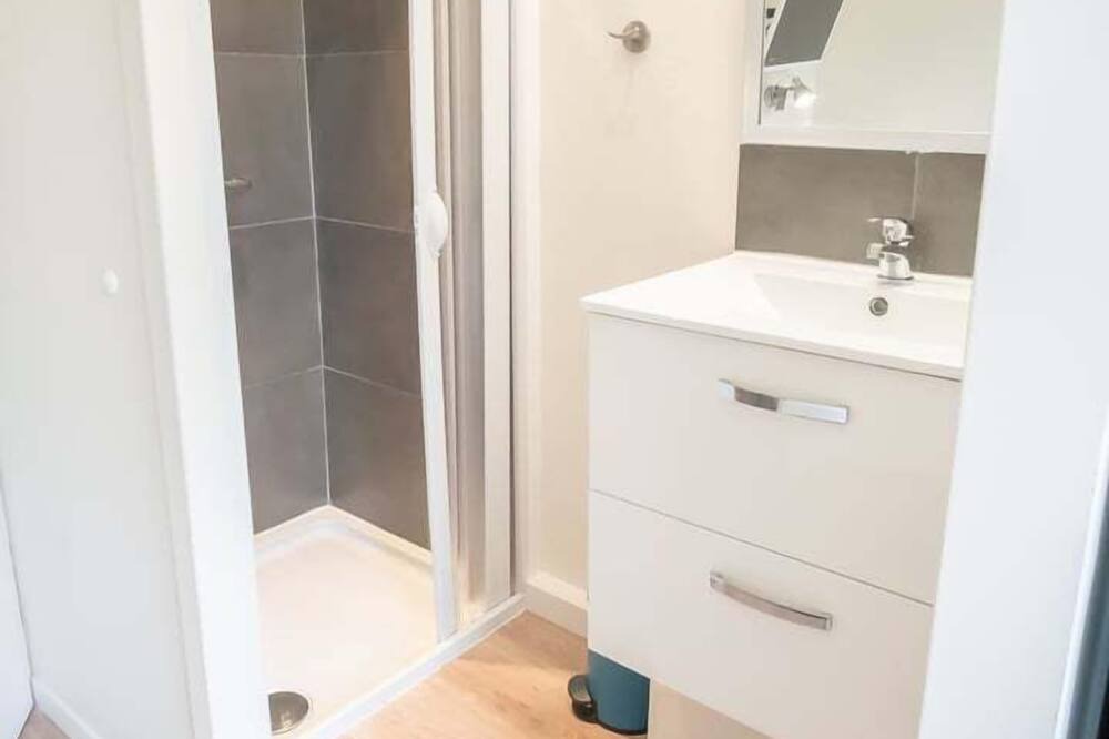 Photo of Bathroom in Quartier Beauregard-Boufflers-Buthegnemont-Boudonville