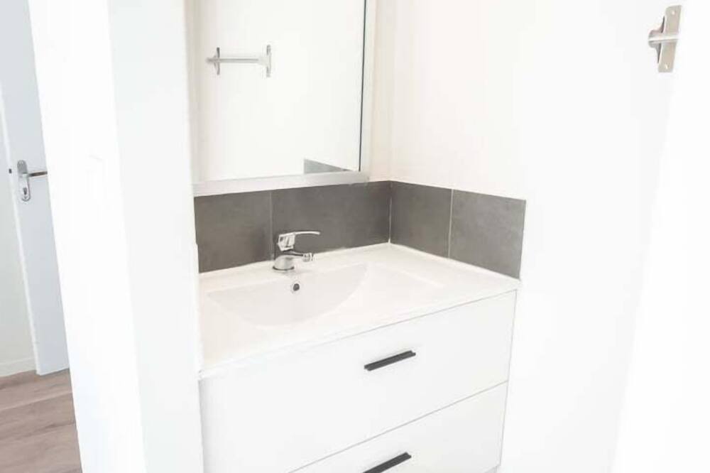 Photo of Bathroom in Quartier Beauregard-Boufflers-Buthegnemont-Boudonville