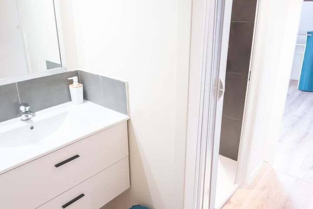 Photo of Bathroom in Quartier Beauregard-Boufflers-Buthegnemont-Boudonville