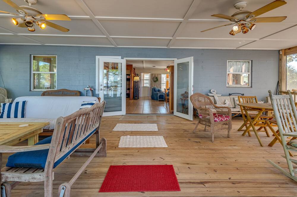 Photo of Livingroom in Alligator Point