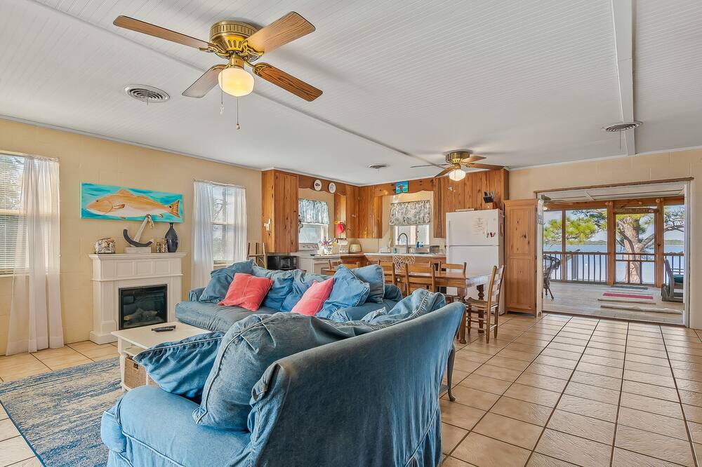 Photo of Livingroom in Alligator Point