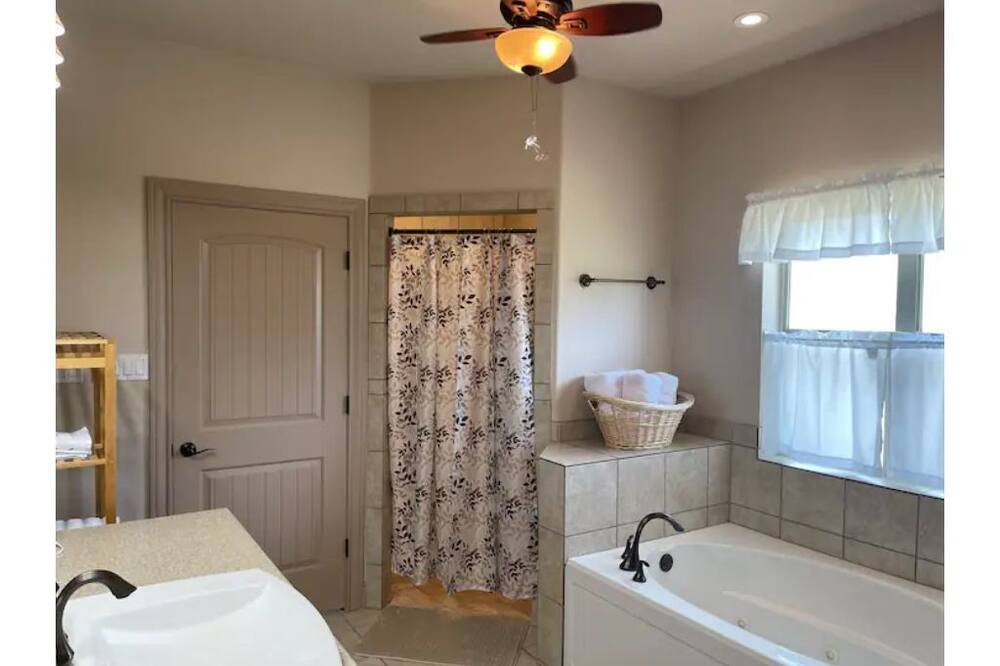 Photo of Bathroom in Red Rock