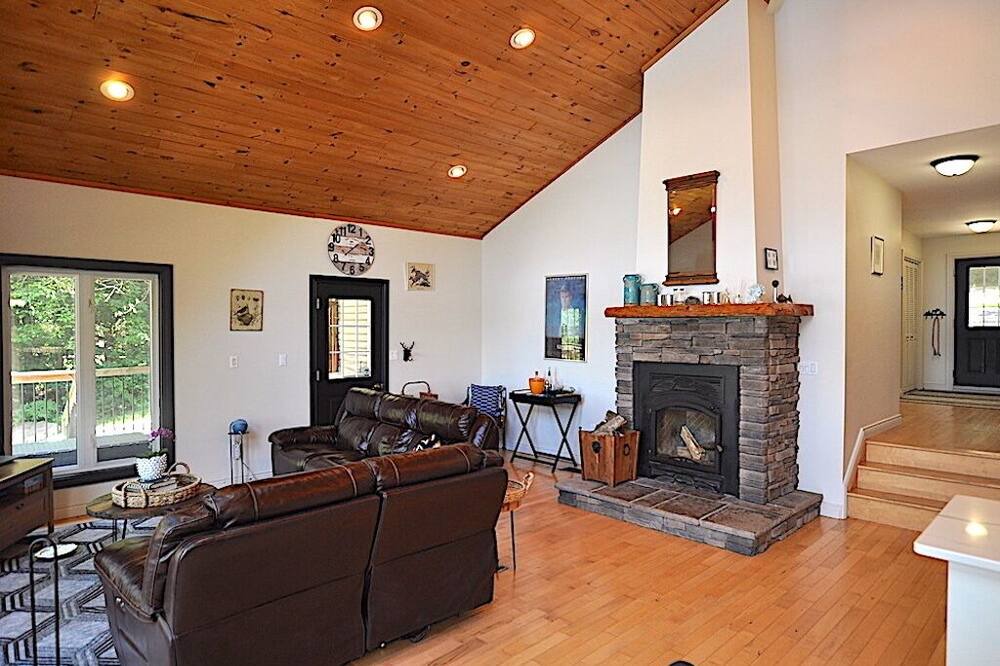 Photo of Livingroom in Irondale