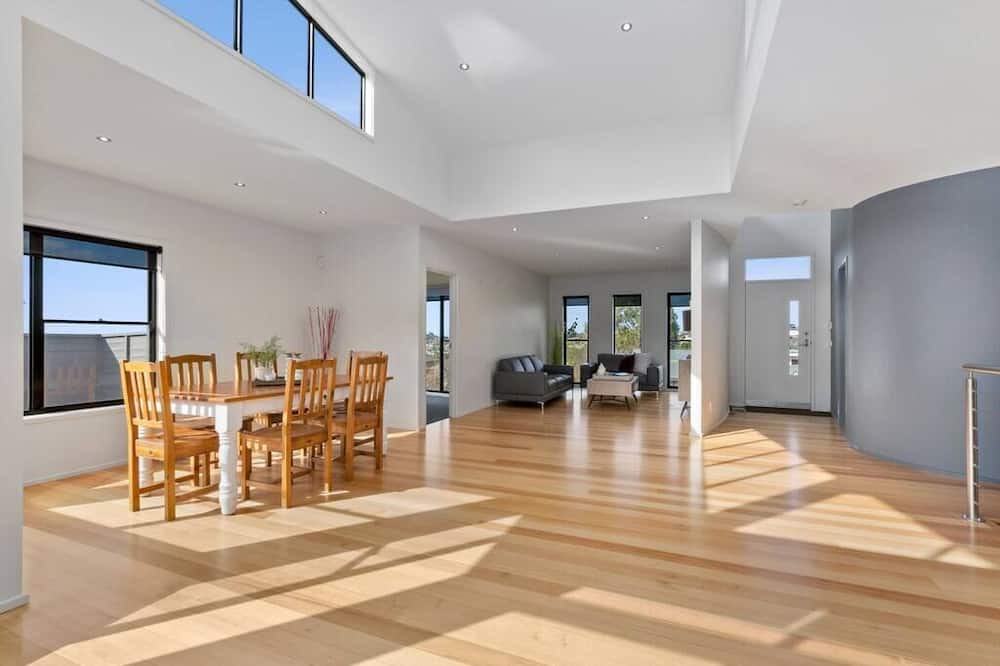 Photo of Others in Highton