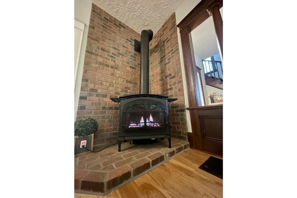 Photo of Livingroom in Foster - Powell