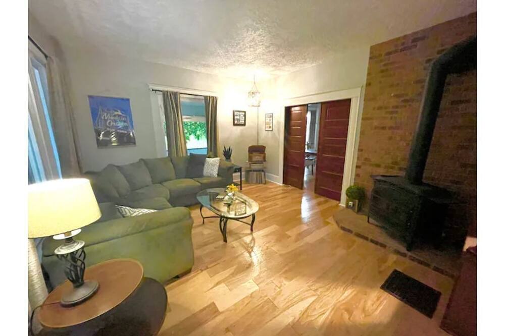 Photo of Bedroom in Foster - Powell