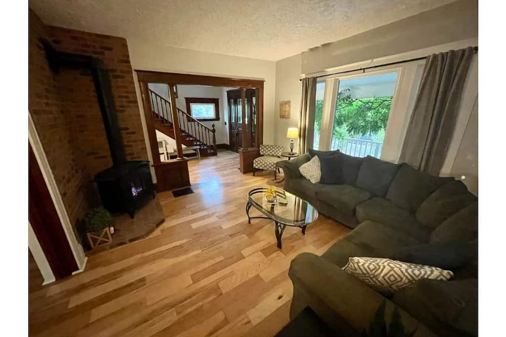 Photo of Livingroom in Foster - Powell