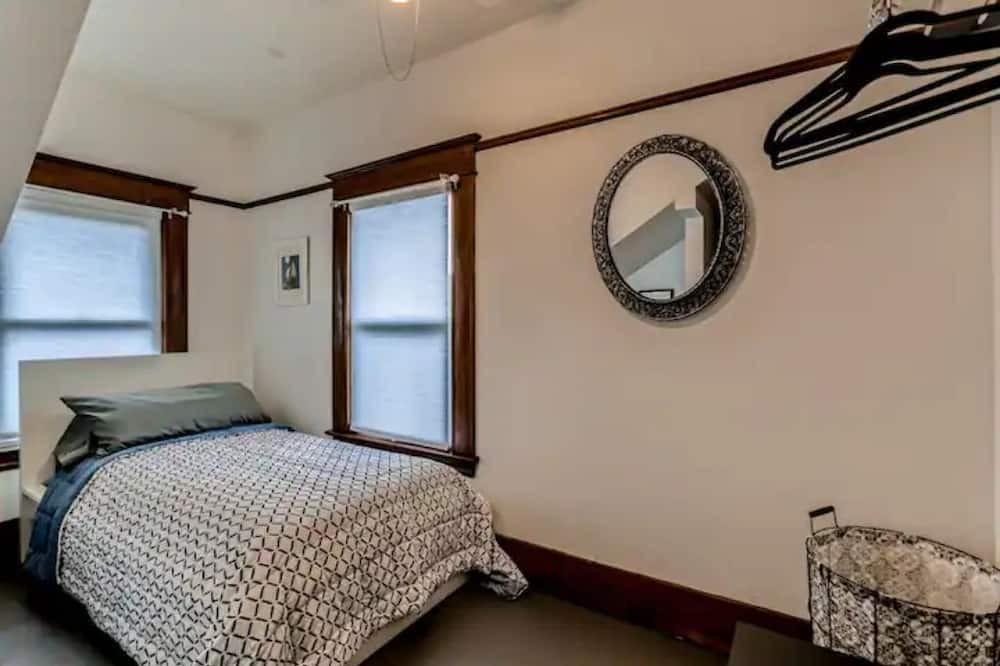Photo of Bedroom in Foster - Powell