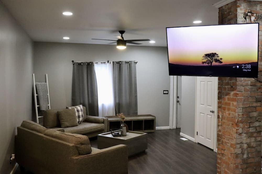 Photo of Livingroom in Depew