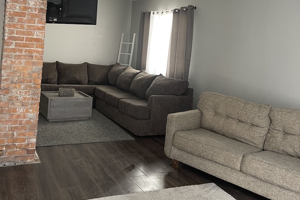 Photo of Livingroom in Depew