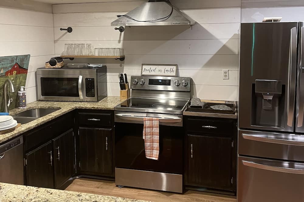 Photo of Kitchen in Lakes of Forest Hill