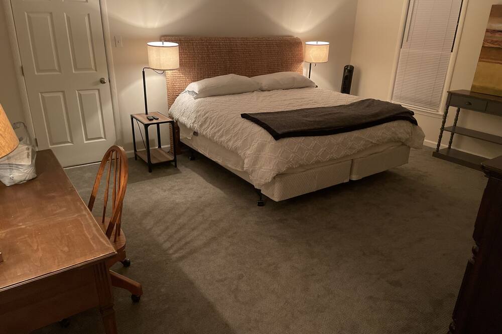 Photo of Bedroom in Lakes of Forest Hill