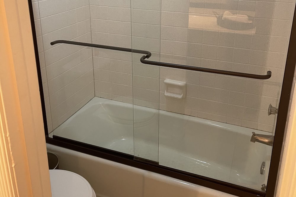 Photo of Bathroom in Lakes of Forest Hill