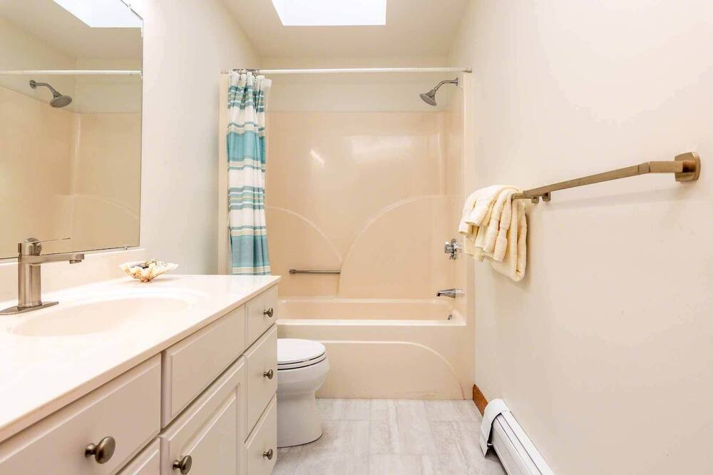 Photo of Bathroom in Lagoon Heights