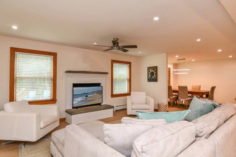 Photo of Livingroom in Lagoon Heights