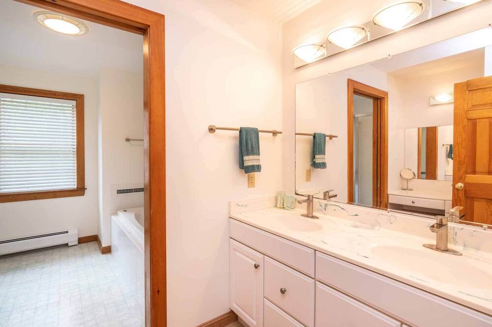 Photo of Bathroom in Lagoon Heights