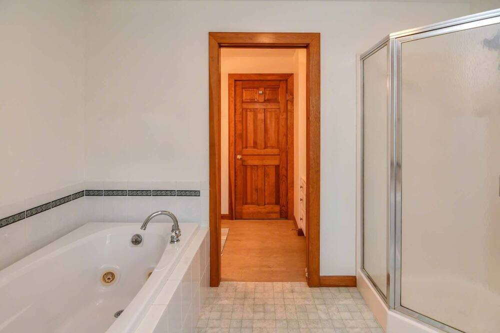 Photo of Bathroom in Lagoon Heights